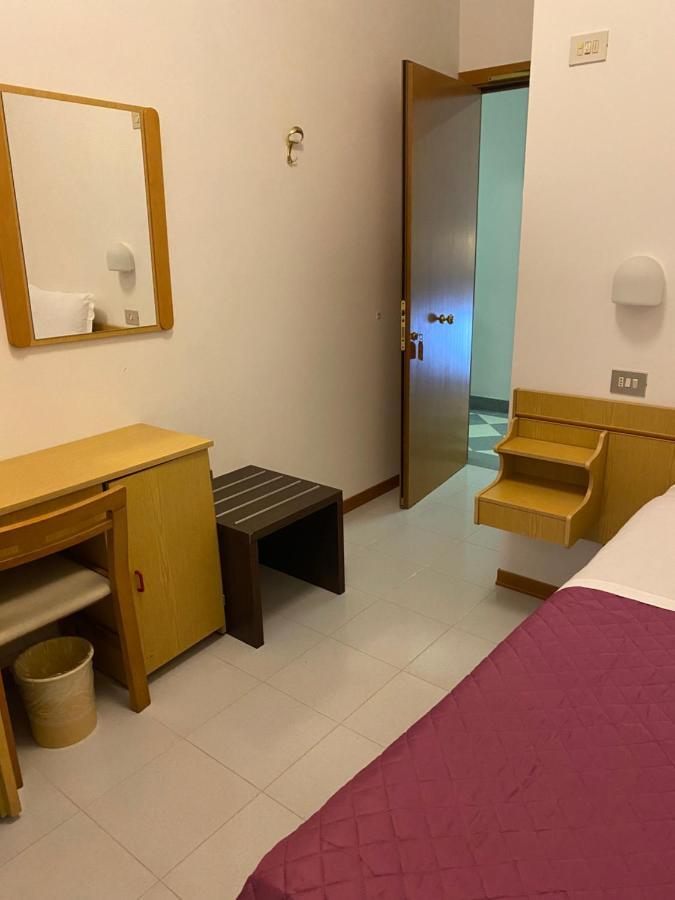 Hotel Ferrara Chianciano Terme Bagian luar foto