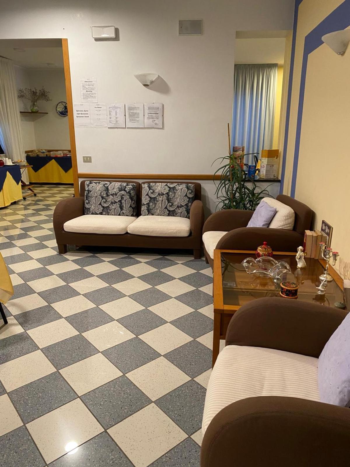 Hotel Ferrara Chianciano Terme Bagian luar foto