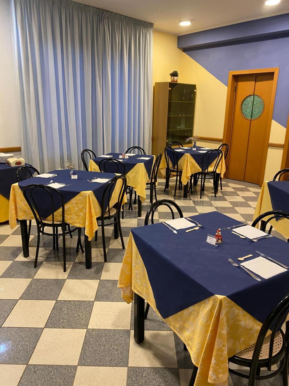 Hotel Ferrara Chianciano Terme Bagian luar foto