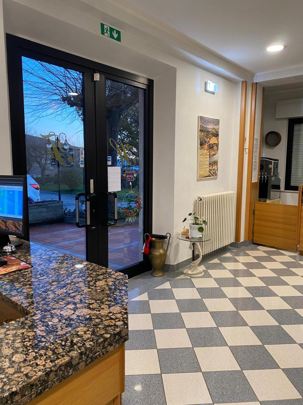 Hotel Ferrara Chianciano Terme Bagian luar foto